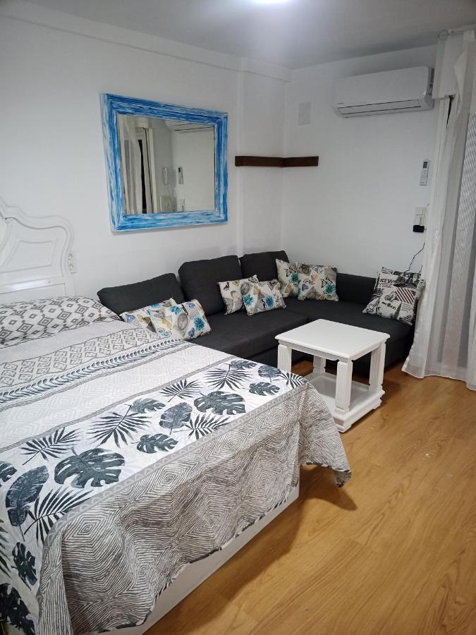 Sweet Home Benalmadena, Estudio Con Vistas Al Mar Y Excelente Conexion Wifi, Para No Fumadores, Con Piscinas, Sea Views, With Swimming Pools, Completely Renovated, Ideal For Older People, Bright With Morning Sun, No Smoking Pokoj fotografie